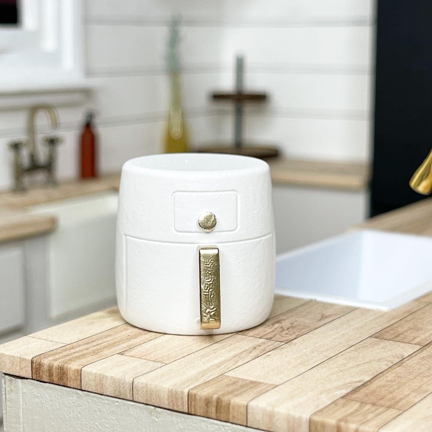 White & Gold Air Fryer