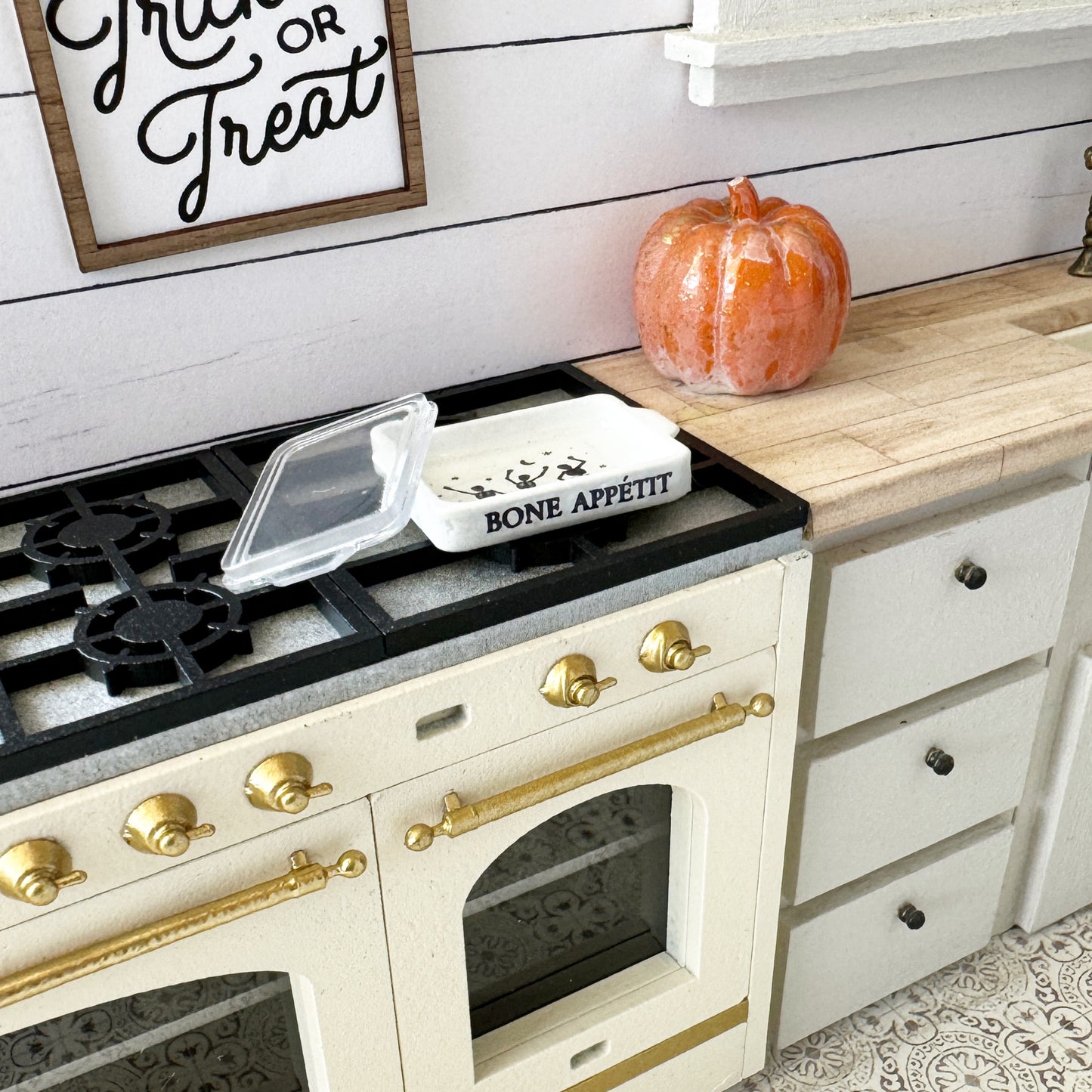 Bone Appetite Baking Dish