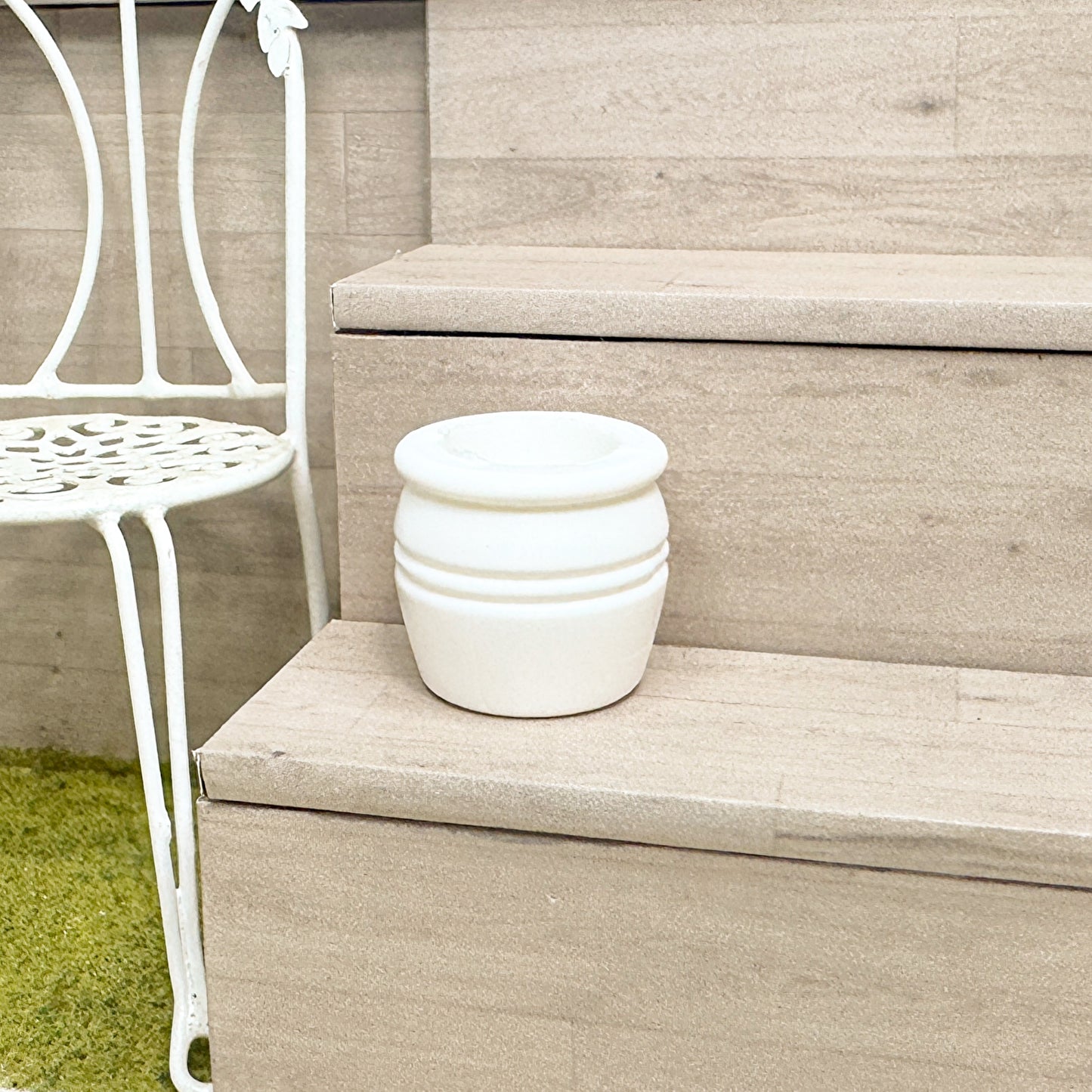 Medium White Pot