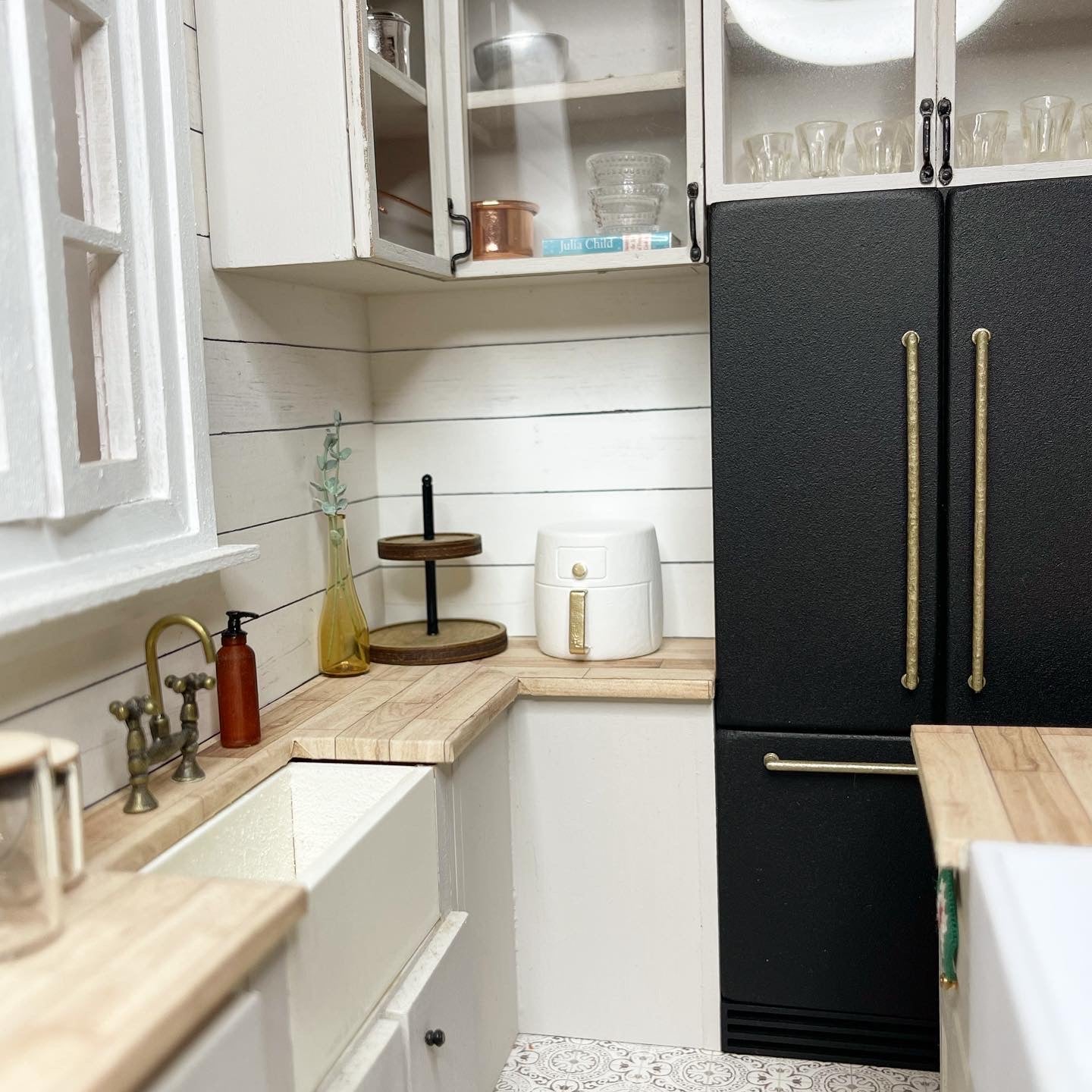 White & Gold Air Fryer