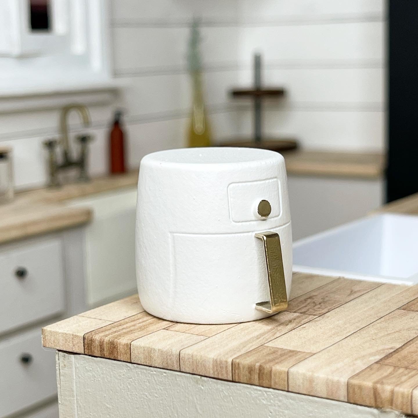 White & Gold Air Fryer