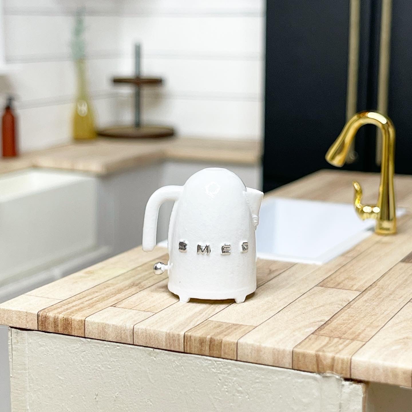 White & Silver Kettle