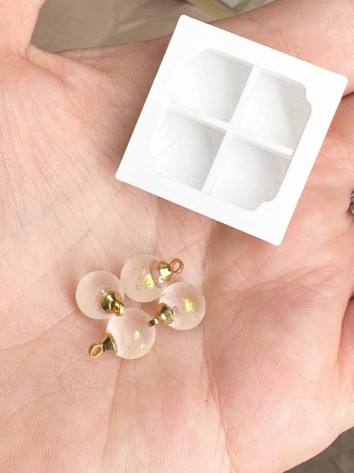 Ornament Set Gold Flakes