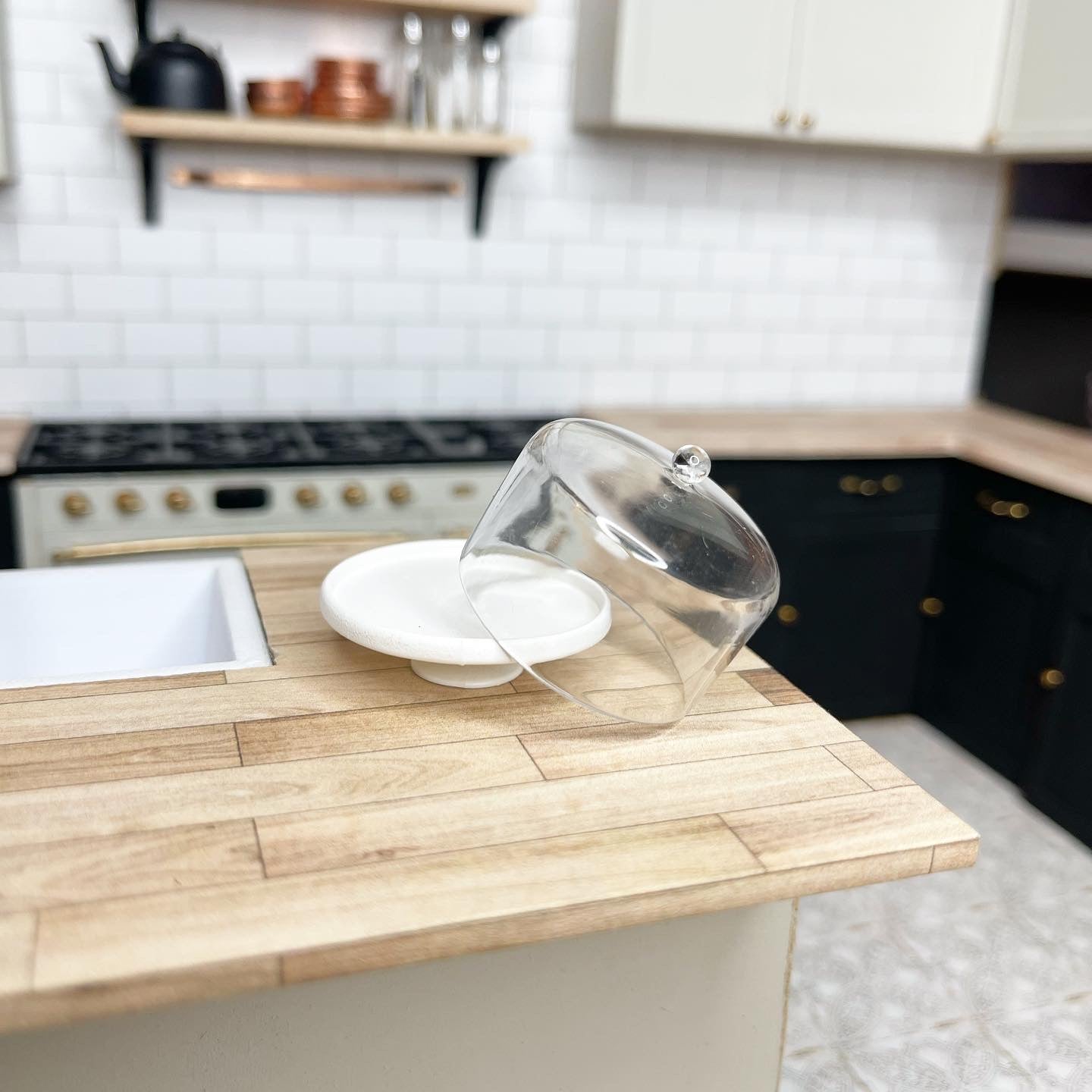Cake Stand with Cream Base
