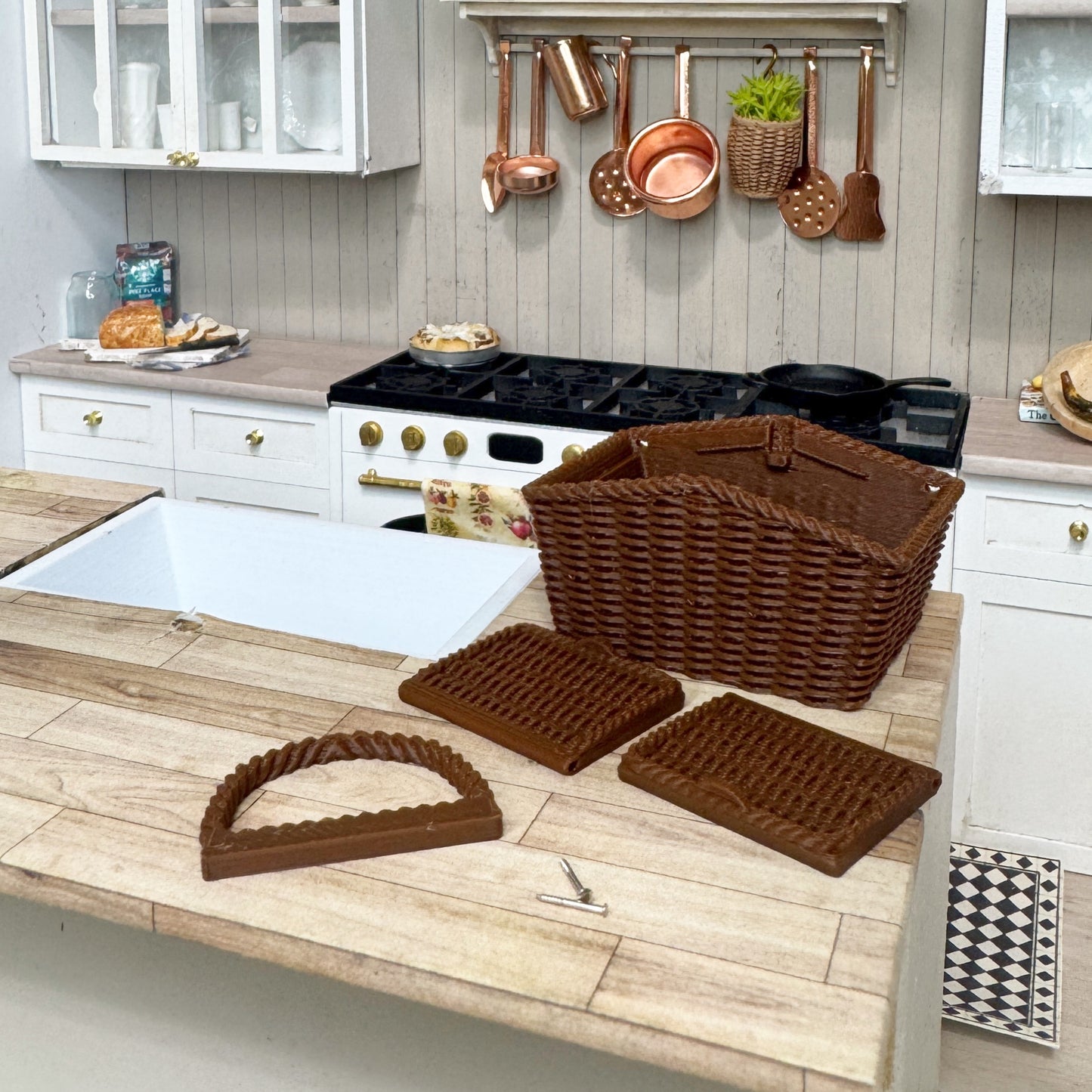 Brown Picnic Basket Kit