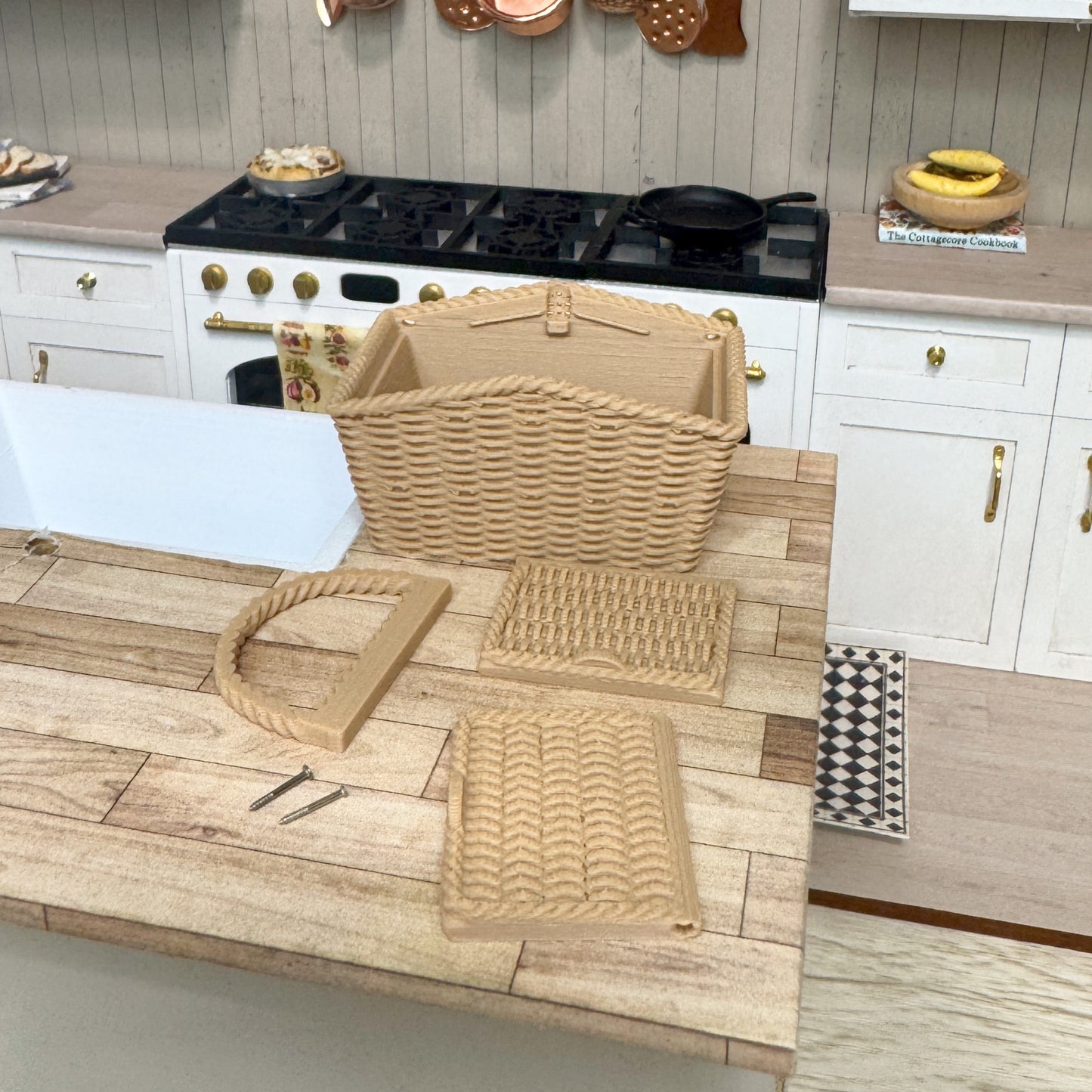 Tan Picnic Basket Kit