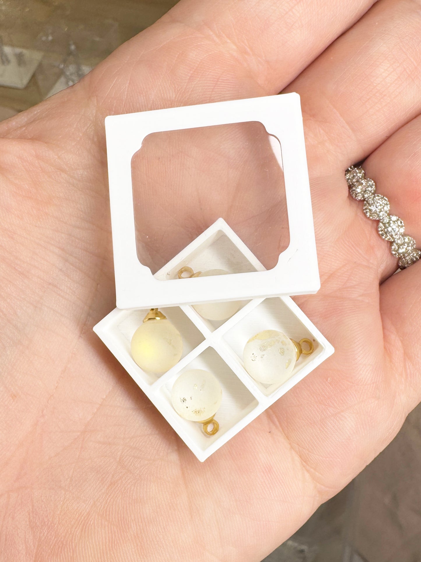 Ornament Set Gold Flakes