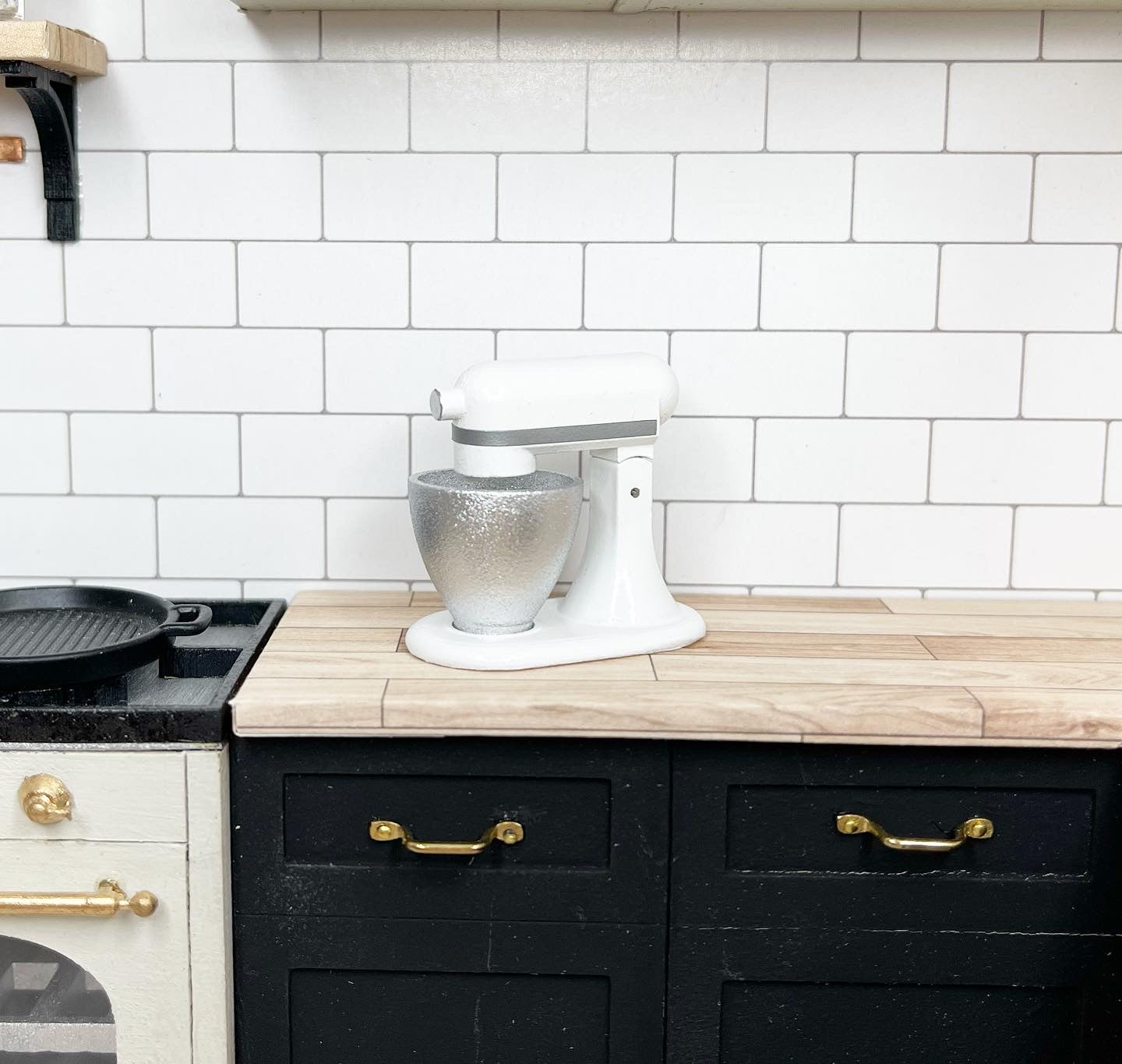 Glossy White Stand Mixer