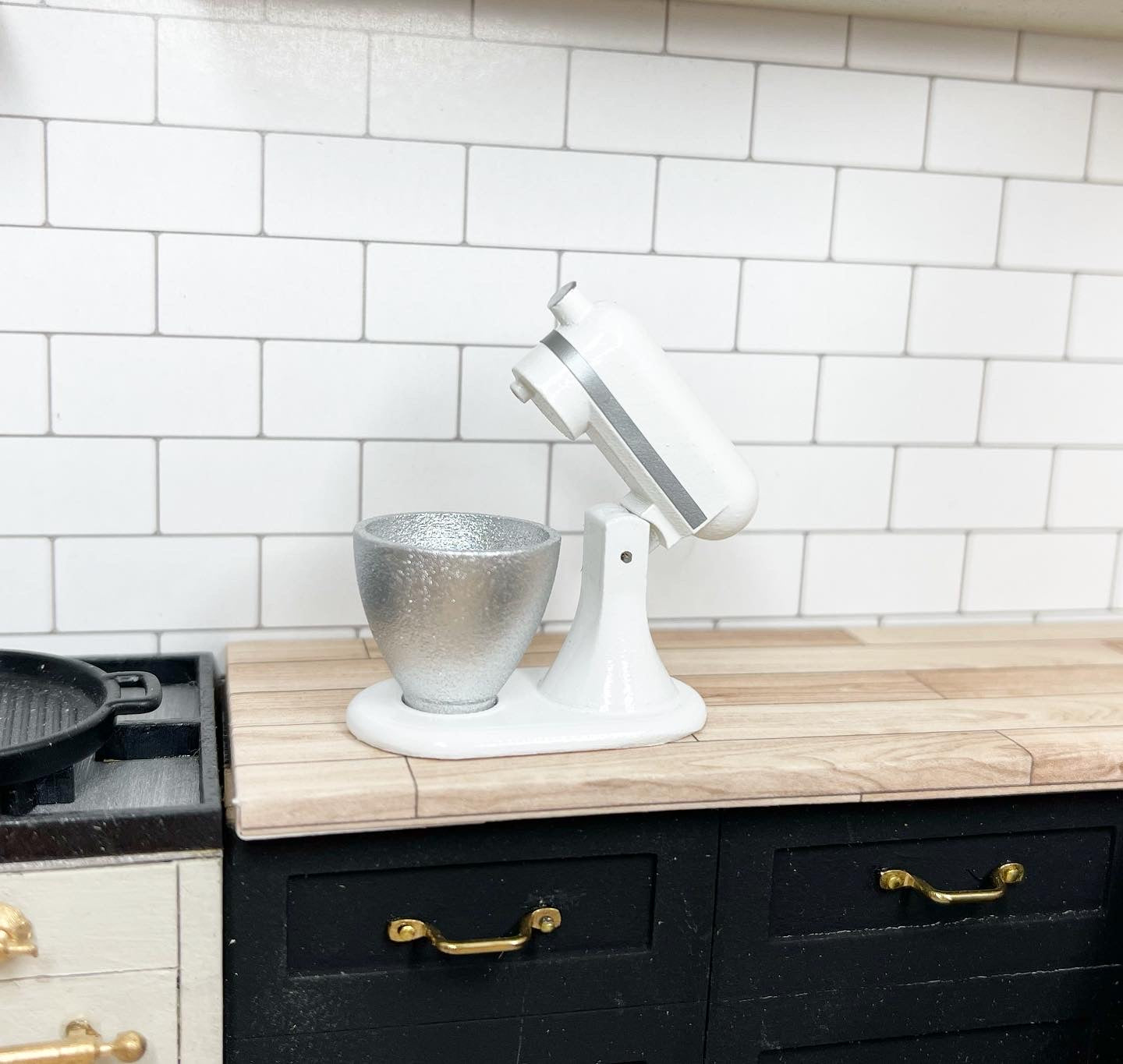 Glossy White Stand Mixer