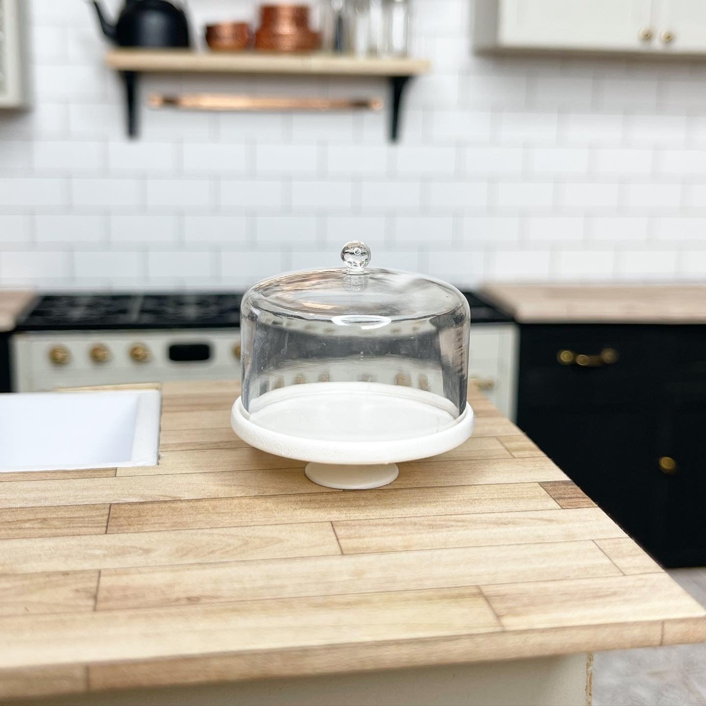 Cake Stand with Cream Base