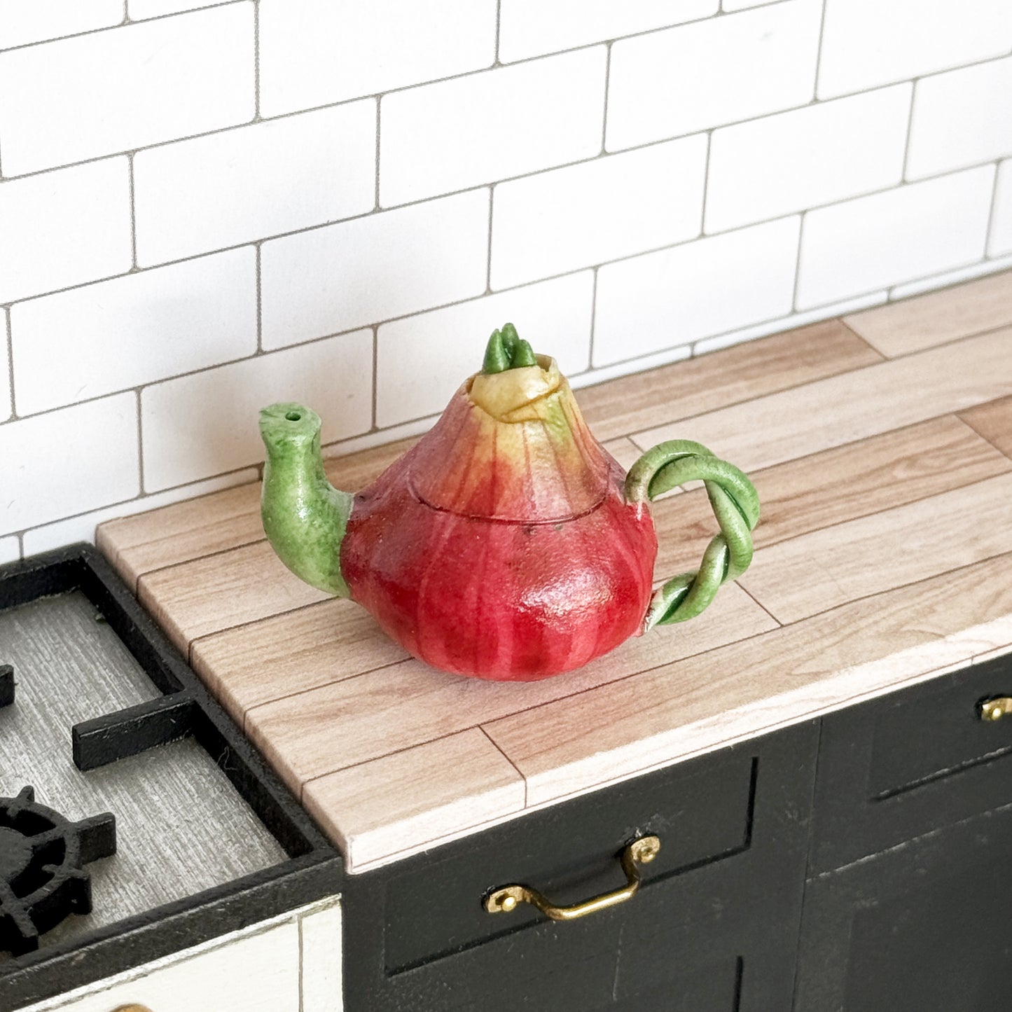 Red Onion Tea Pot