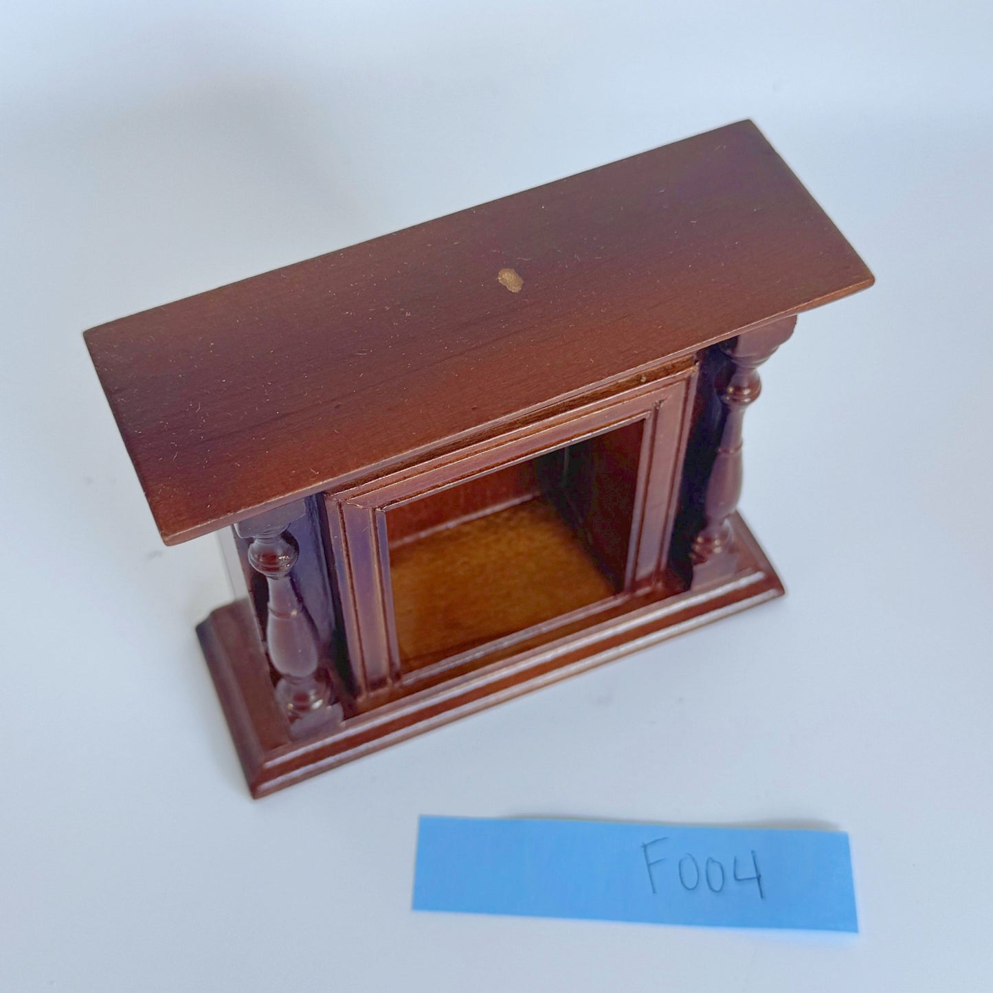 F004