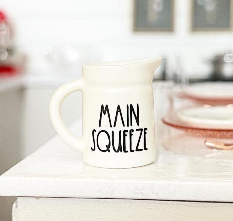 Main Squeeze Pitcher